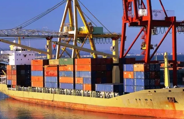 作為貿易商和生產商，為什么現在選擇海運公司是您更佳的選擇呢？